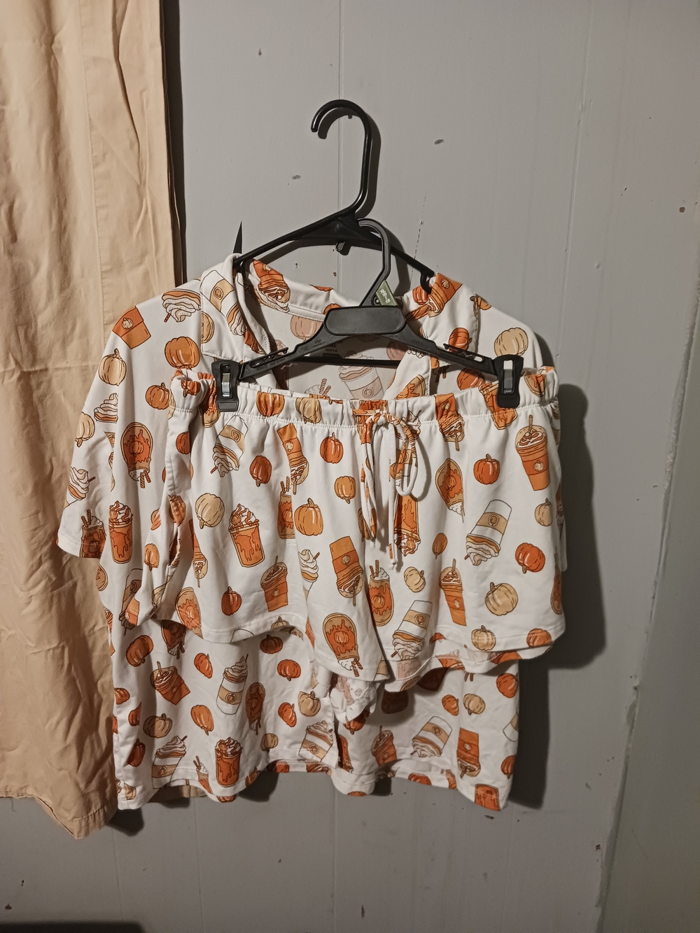 Women’s White Pumpkin-Print Pajama Set